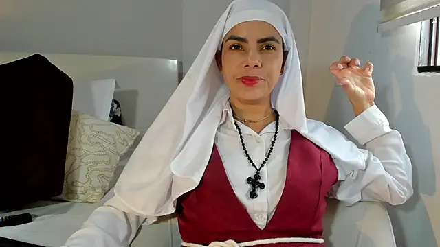 ClaraMariaMon online show from June 4, 2026, 4:44 pm