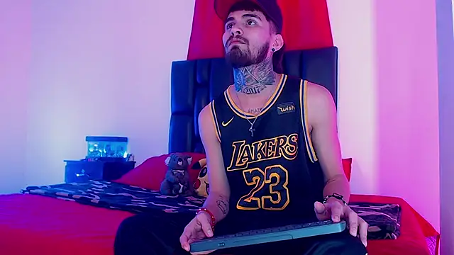 Snapshot of Brutal_Sex_Fucking chatting on February 19, 2025, 9:14 pm Brutal Sex Fucking online show from February 19, 2025, 9:14 pm