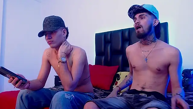 Snapshot of Brutal_Sex_Fucking chatting on February 28, 2025, 8:50 pm Brutal Sex Fucking online show from February 28, 2025, 8:50 pm