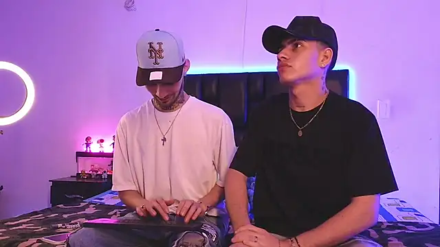 Snapshot of Brutal_Sex_Fucking chatting on October 28, 2025, 10:09 pm Brutal Sex Fucking online show from October 28, 2025, 10:09 pm