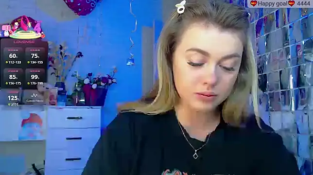 Snapshot of SuchCute chatting on September 21, 2025, 3:11 am SuchCute online show from September 21, 2025, 3:11 am