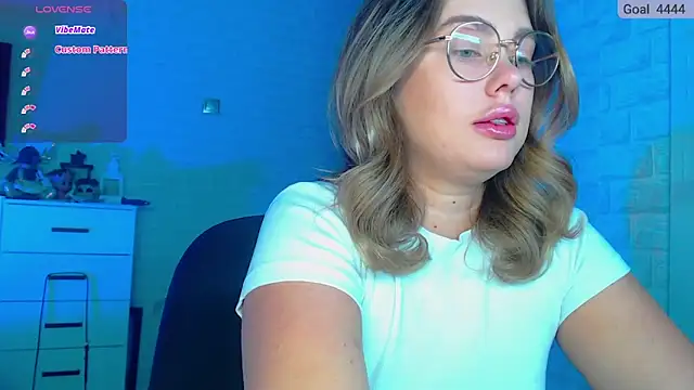 Snapshot of SuchCute chatting on March 4, 2025, 1:23 am SuchCute online show from March 4, 2025, 1:23 am