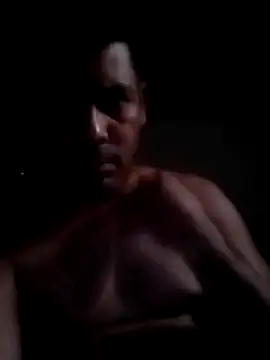 tonfrara04 online show from May 6, 2026, 9:52 pm