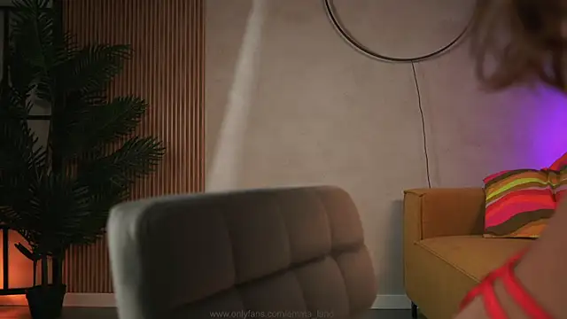 emma land online show from December 5, 2025, 9:19 am