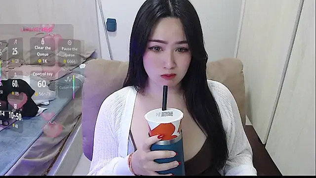 Snapshot of Eimile-Z chatting on September 20, 2025, 5:40 pm Eimile-Z online show from September 20, 2025, 5:40 pm