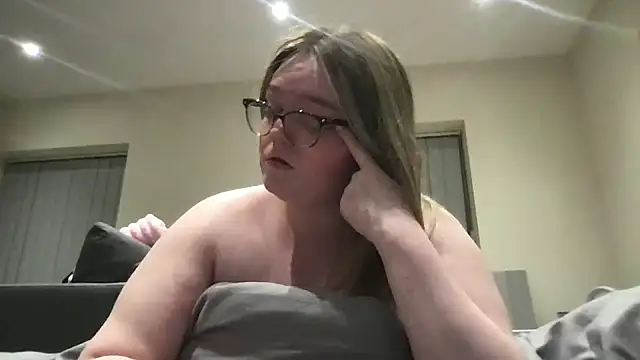 honeyyy24 online show from May 10, 2026, 9:16 pm