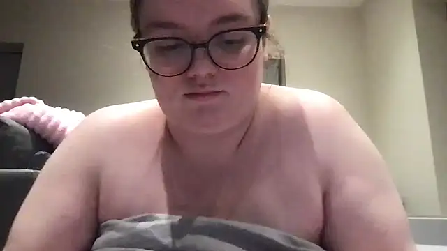 honeyyy24 online show from May 11, 2026, 9:23 pm