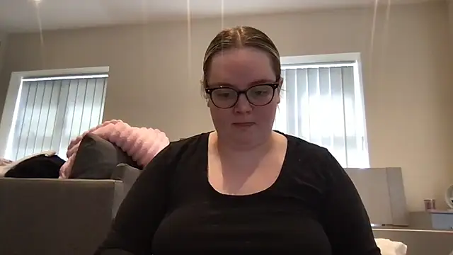 honeyyy24 online show from May 14, 2026, 12:24 pm