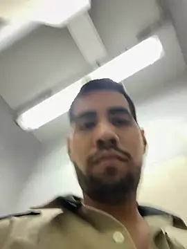 Snapshot of EnriquePersian197 chatting on February 22, 2025, 1:33 am EnriquePersian197 online show from February 22, 2025, 1:33 am