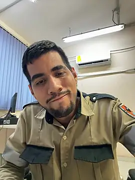 Snapshot of EnriquePersian197 chatting on March 5, 2025, 1:31 am EnriquePersian197 online show from March 5, 2025, 1:31 am