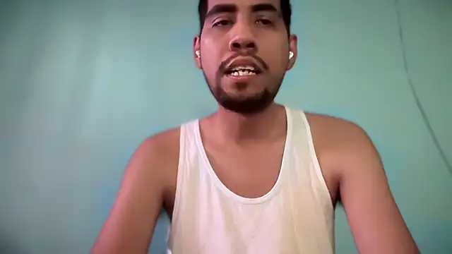 Snapshot of EnriquePersian197 chatting on March 5, 2025, 6:23 pm EnriquePersian197 online show from March 5, 2025, 6:23 pm