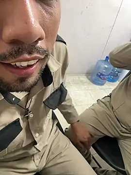 Snapshot of EnriquePersian197 chatting on March 22, 2025, 1:32 am EnriquePersian197 online show from March 22, 2025, 1:32 am