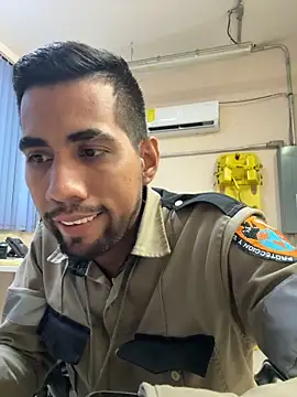 Snapshot of EnriquePersian197 chatting on October 18, 2025, 3:41 am EnriquePersian197 online show from October 18, 2025, 3:41 am