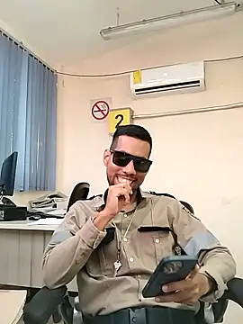 Snapshot of EnriquePersian197 chatting on September 18, 2025, 3:04 pm EnriquePersian197 online show from September 18, 2025, 3:04 pm