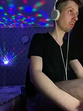 Snapshot of Aki-Laky chatting on February 21, 2025, 8:38 pm Aki-Laky online show from February 21, 2025, 8:38 pm