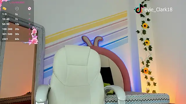 Snapshot of Evie_Clark chatting on February 1, 2025, 6:08 pm Evie Clark online show from February 1, 2025, 6:08 pm