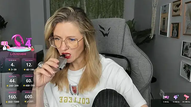 LadyIzabel online show from March 6, 2026, 2:45 pm