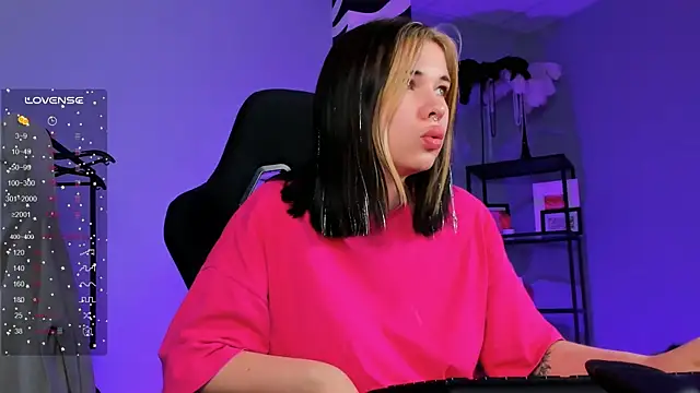 Snapshot of AliceSunday chatting on October 26, 2025, 5:08 am AliceSunday online show from October 26, 2025, 5:08 am