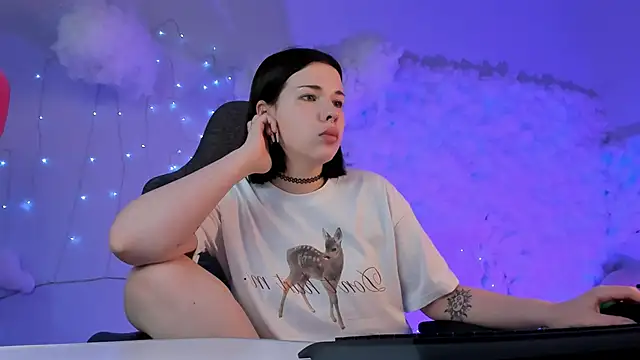 Snapshot of AliceSunday chatting on March 20, 2025, 11:05 am AliceSunday online show from March 20, 2025, 11:05 am