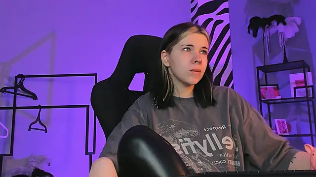 Snapshot of AliceSunday chatting on November 6, 2025, 2:04 am AliceSunday online show from November 6, 2025, 2:04 am