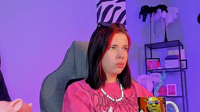 Snapshot of AliceSunday chatting on September 25, 2025, 5:02 am AliceSunday online show from September 25, 2025, 5:02 am