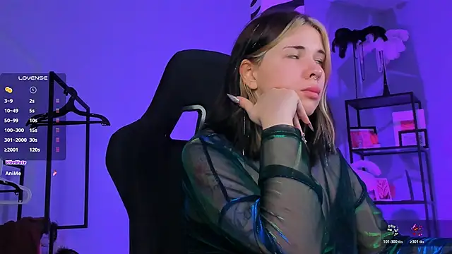 Snapshot of AliceSunday chatting on October 28, 2025, 2:12 am AliceSunday online show from October 28, 2025, 2:12 am