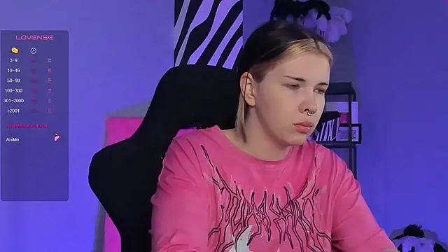 Snapshot of AliceSunday chatting on October 11, 2025, 5:19 am AliceSunday online show from October 11, 2025, 5:19 am