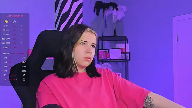 Snapshot of AliceSunday chatting on October 10, 2025, 2:01 am AliceSunday online show from October 10, 2025, 2:01 am