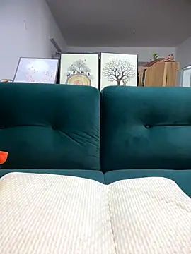 Milk-babier online show from October 17, 2025, 3:54 am