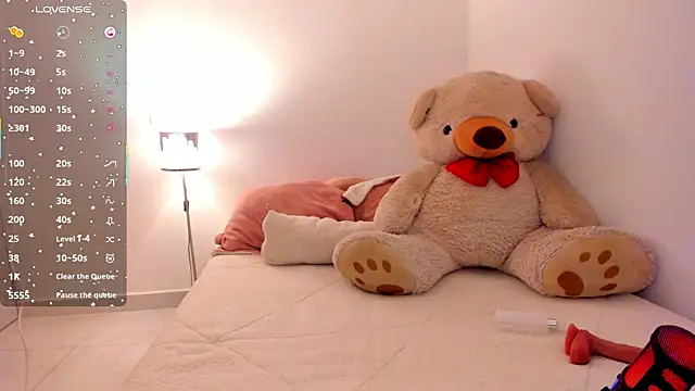 Lunadahia online show from September 9, 2025, 2:54 am