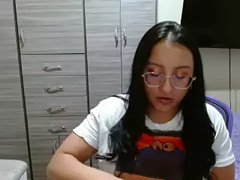 Snapshot of Nia-Cop chatting on January 2, 2025, 11:06 pm Nia-Cop online show from January 2, 2025, 11:06 pm