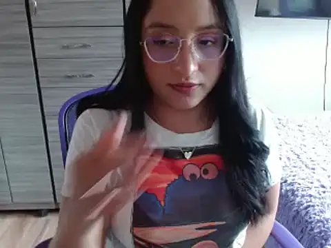 Snapshot of Nia-Cop chatting on January 2, 2025, 4:56 pm Nia-Cop online show from January 2, 2025, 4:56 pm