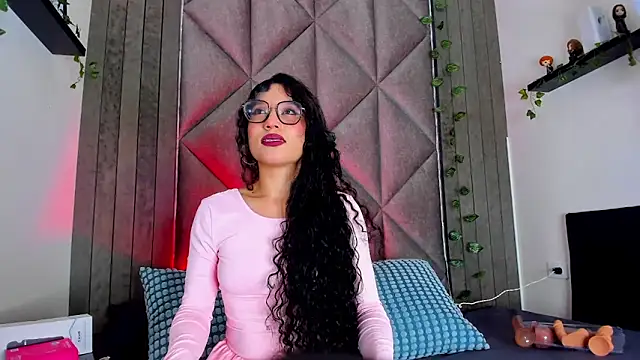 BriaConner  online show from April 7, 2026, 2:46 am