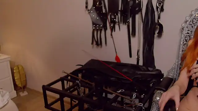 MinnieDrew online show from March 18, 2026, 8:10 pm