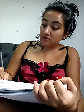 Snapshot of Hellen_Alex chatting on January 29, 2025, 5:35 pm Hellen Alex online show from January 29, 2025, 5:35 pm