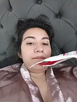 Snapshot of Hellen_Alex chatting on January 18, 2026, 1:25 pm Hellen Alex online show from January 18, 2026, 1:25 pm