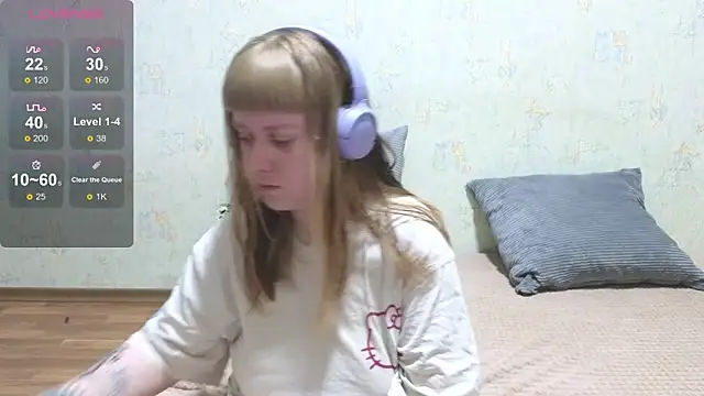 Snapshot of June_shy0 chatting on June 22, 2026, 8:22 am June shy0 online show from June 22, 2026, 8:22 am