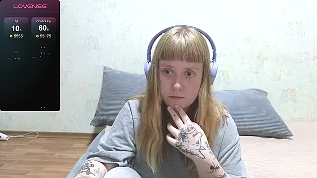 Snapshot of June_shy0 chatting on July 8, 2026, 6:58 am June shy0 online show from July 8, 2026, 6:58 am