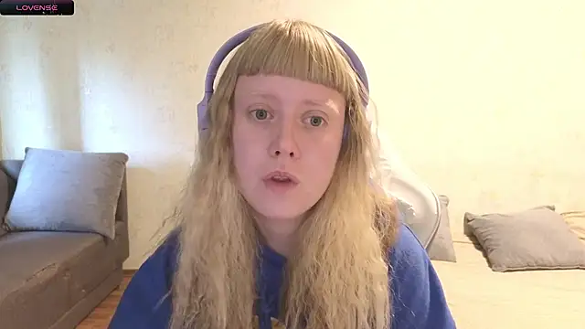 Snapshot of June_shy0 chatting on August 4, 2026, 7:13 am June shy0 online show from August 4, 2026, 7:13 am