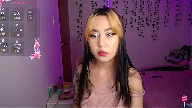 Snapshot of Sunset_pink chatting on December 17, 2024, 2:12 am Sunset pink online show from December 17, 2024, 2:12 am