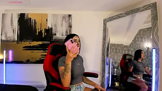 AriRobert  online show from November 6, 2025, 3:54 am