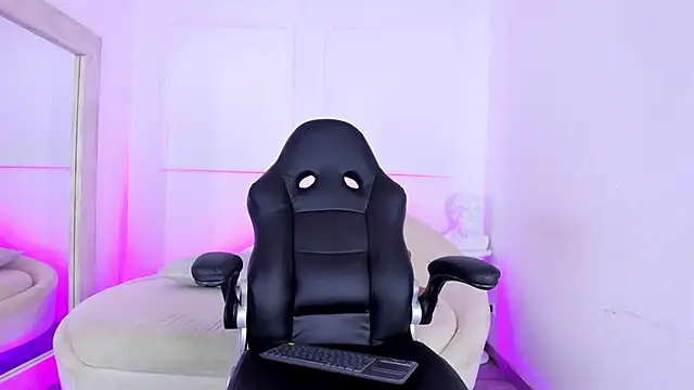 Hanna Moonlight  online show from February 12, 2025, 7:56 pm