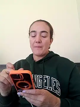 skayhot  online show from April 24, 2026, 1:57 pm