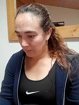 skayhot  online show from April 29, 2026, 1:37 pm