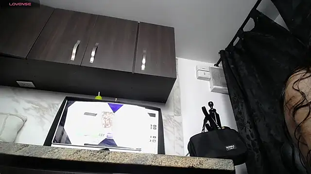 Snapshot of iniyalaboni chatting on October 20, 2025, 8:09 pm iniyalaboni online show from October 20, 2025, 8:09 pm