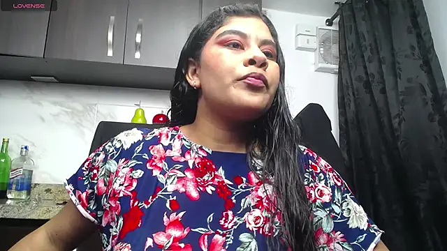 Snapshot of iniyalaboni chatting on September 8, 2025, 7:46 pm iniyalaboni online show from September 8, 2025, 7:46 pm
