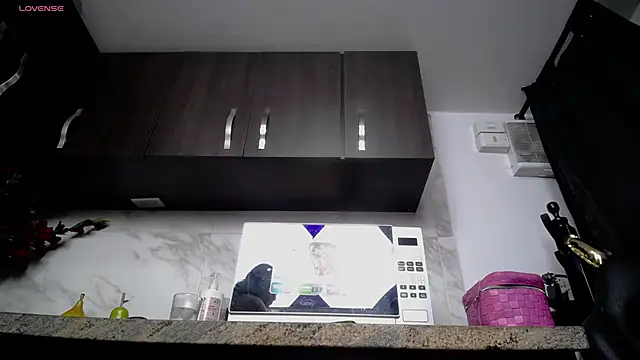 Snapshot of iniyalaboni chatting on November 26, 2025, 8:20 pm iniyalaboni online show from November 26, 2025, 8:20 pm