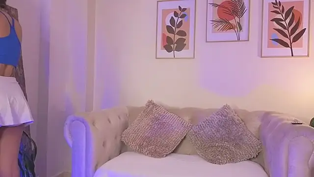 DahianaWalcott online show from April 20, 2026, 6:20 pm