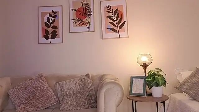 Snapshot of DahianaWalcott chatting on February 3, 2026, 4:34 pm DahianaWalcott online show from February 3, 2026, 4:34 pm