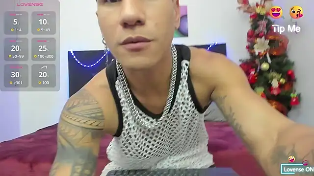 Snapshot of toyboys1 chatting on December 6, 2024, 1:13 am toyboys1 online show from December 6, 2024, 1:13 am